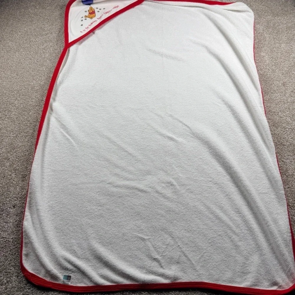 Vintage Disney Winnie the Pooh Hooded Baby ToddlerBath Towel White Red